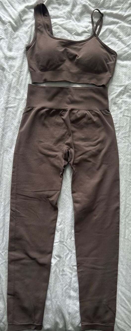 Seamless High-Waisted Ruched Butt Yoga Set - in Chocolate Brown
